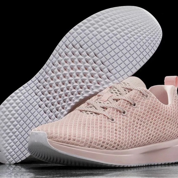 Women's 8.5 no bull trainers - Picture 1 of 6